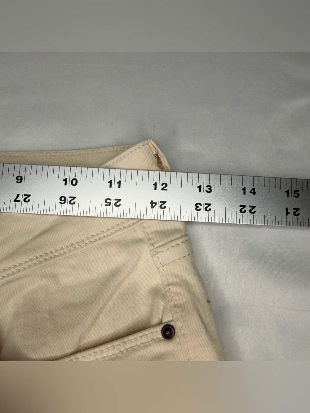 CHARLIE B Off White Ankle Frayed-Hem Jeans Size 0 - Picture 8 of 10